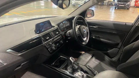 BMW 1 SERIES 118i [1.5] Sport [Nav/Servotronic]