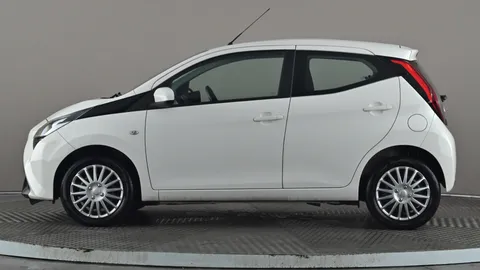 TOYOTA AYGO 1.0 VVT-i X-Play