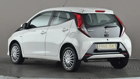 TOYOTA AYGO 1.0 VVT-i X-Play