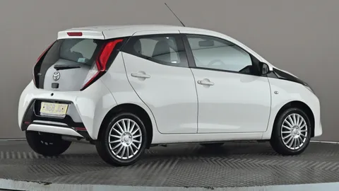 TOYOTA AYGO 1.0 VVT-i X-Play