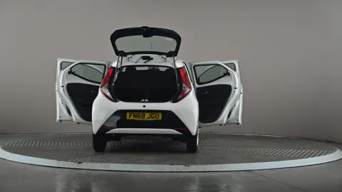 TOYOTA AYGO 1.0 VVT-i X-Play