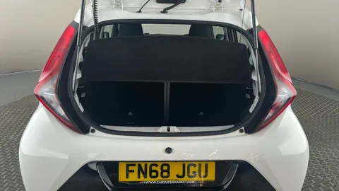 TOYOTA AYGO 1.0 VVT-i X-Play