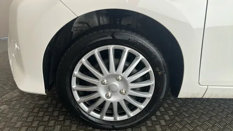 TOYOTA AYGO 1.0 VVT-i X-Play