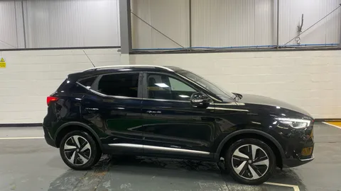 MG MOTOR UK ZS 115kW Trophy Connect EV Long Range73kWh Auto