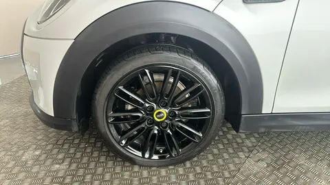 MINI HATCHBACK 135kW Cooper S Level 2 33kWh Auto