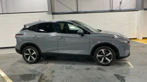 NISSAN QASHQAI 1.3 DiG-T MH Premiere Edition