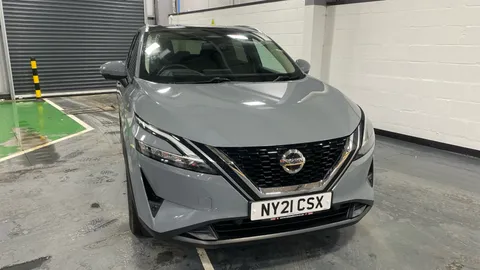 NISSAN QASHQAI 1.3 DiG-T MH Premiere Edition