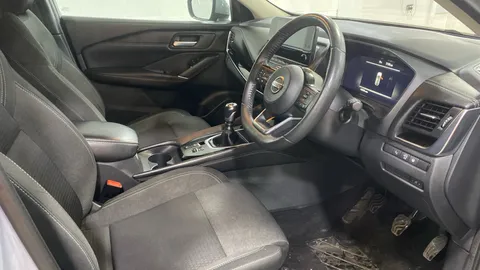 NISSAN QASHQAI 1.3 DiG-T MH Premiere Edition