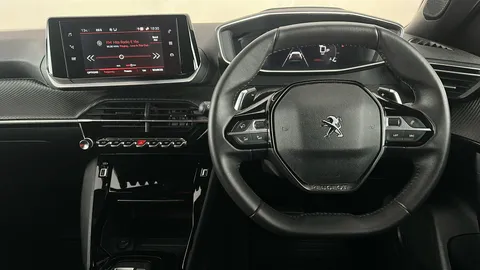 PEUGEOT 2008 1.2 PureTech 130 Allure Premium+ EAT8