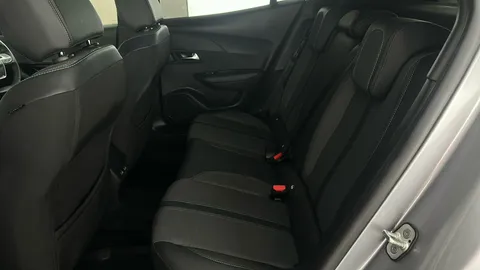 PEUGEOT 2008 1.2 PureTech 130 Allure Premium+ EAT8