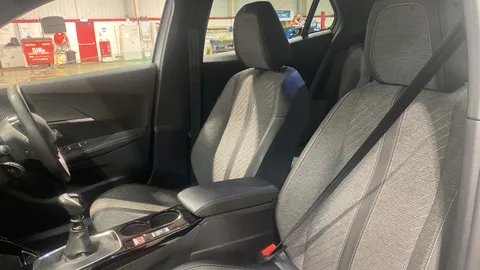 PEUGEOT 2008 1.2 PureTech 130 Allure