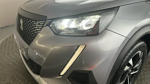 PEUGEOT 2008 1.2 PureTech 130 Allure Premium+ EAT8