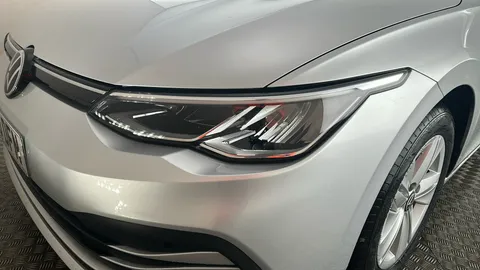 VOLKSWAGEN GOLF 1.5 TSI Life