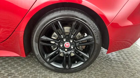 JAGUAR XE 2.0 R-Dynamic S Auto