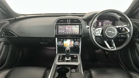 JAGUAR XE 2.0 R-Dynamic S Auto