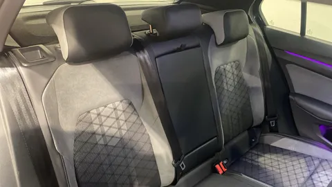 VOLKSWAGEN GOLF 1.5 TSI 150 R-Line