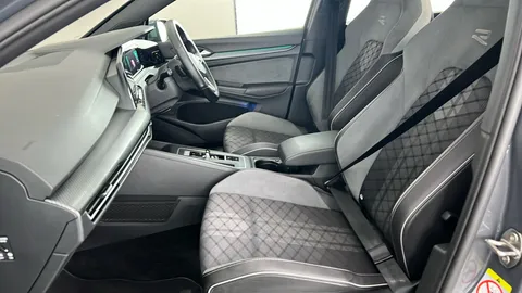 VOLKSWAGEN GOLF 1.5 eTSI 150 R-Line DSG