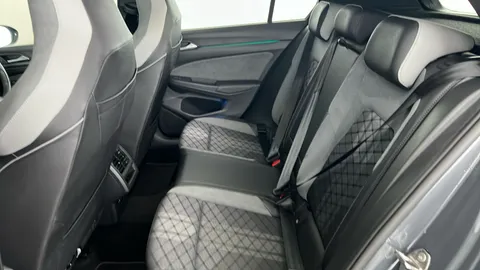 VOLKSWAGEN GOLF 1.5 eTSI 150 R-Line DSG