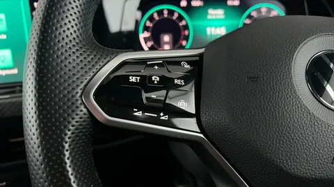 VOLKSWAGEN GOLF 1.5 eTSI 150 R-Line DSG