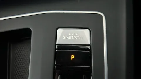 VOLKSWAGEN GOLF 1.5 eTSI 150 R-Line DSG