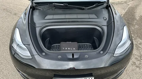 TESLA MODEL Y Long Range AWD Auto