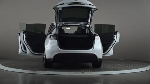 TESLA MODEL Y Long Range AWD Auto