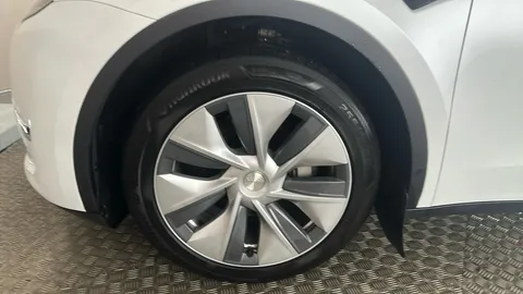 TESLA MODEL Y Long Range AWD Auto