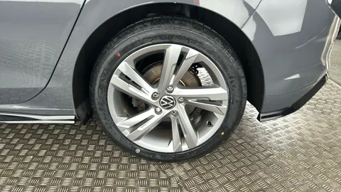 VOLKSWAGEN GOLF 1.5 eTSI 150 R-Line DSG