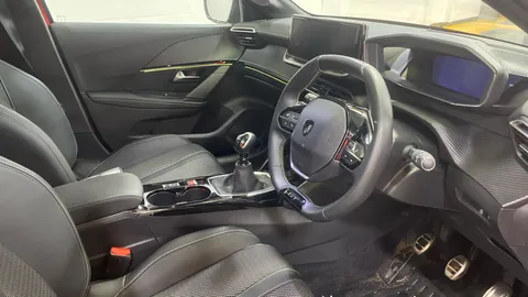 PEUGEOT 208 1.2 PureTech 100 GT