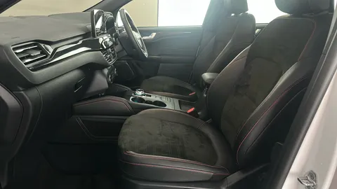 FORD KUGA 2.5 PHEV Black Package Edition CVT