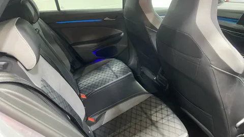 VOLKSWAGEN GOLF 1.5 eTSI 150 R-Line DSG