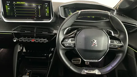 PEUGEOT 208 1.2 PureTech 130 GT EAT8