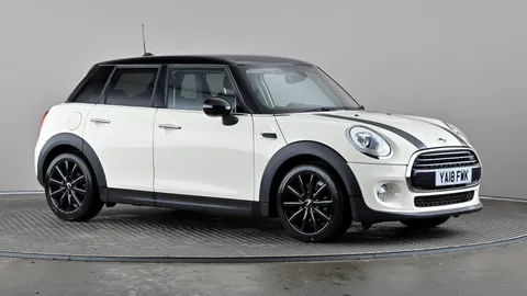 MINI HATCHBACK 1.5 Cooper Auto [Chili Pack]