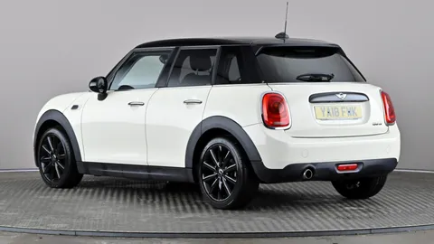 MINI HATCHBACK 1.5 Cooper Auto [Chili Pack]