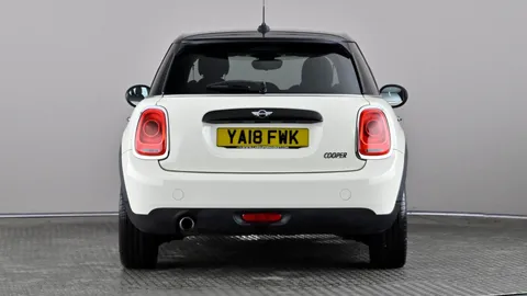 MINI HATCHBACK 1.5 Cooper Auto [Chili Pack]