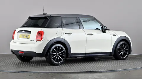 MINI HATCHBACK 1.5 Cooper Auto [Chili Pack]