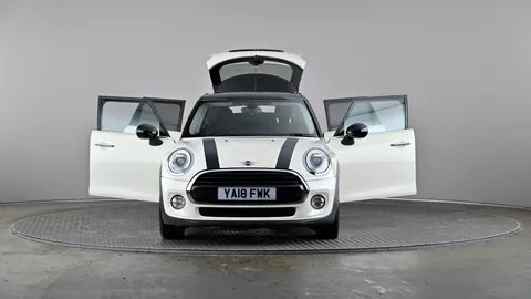 MINI HATCHBACK 1.5 Cooper Auto [Chili Pack]