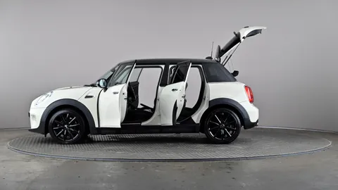 MINI HATCHBACK 1.5 Cooper Auto [Chili Pack]