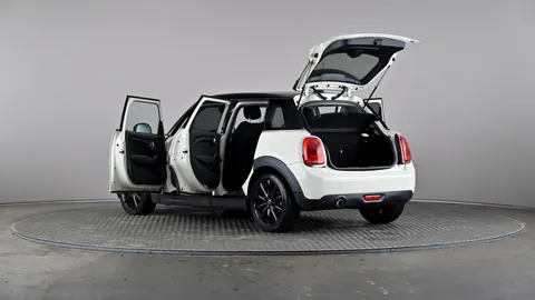 MINI HATCHBACK 1.5 Cooper Auto [Chili Pack]