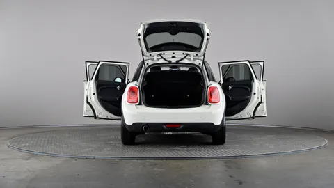 MINI HATCHBACK 1.5 Cooper Auto [Chili Pack]