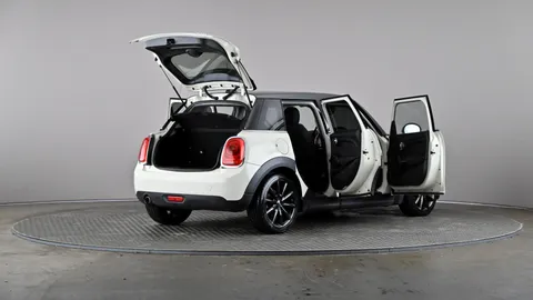 MINI HATCHBACK 1.5 Cooper Auto [Chili Pack]