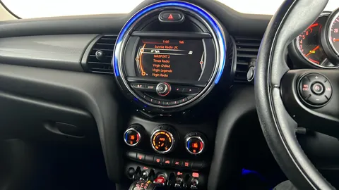 MINI HATCHBACK 1.5 Cooper Auto [Chili Pack]