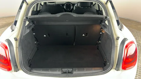 MINI HATCHBACK 1.5 Cooper Auto [Chili Pack]