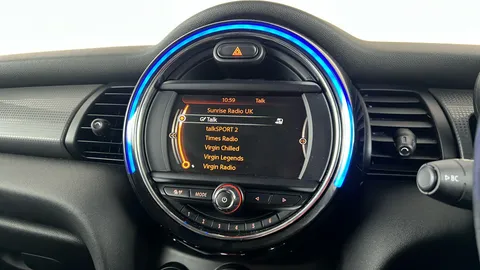 MINI HATCHBACK 1.5 Cooper Auto [Chili Pack]