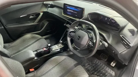 PEUGEOT 2008 1.2 PureTech 130 Allure EAT8