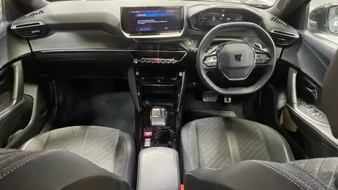 PEUGEOT 2008 1.2 PureTech 130 Allure EAT8