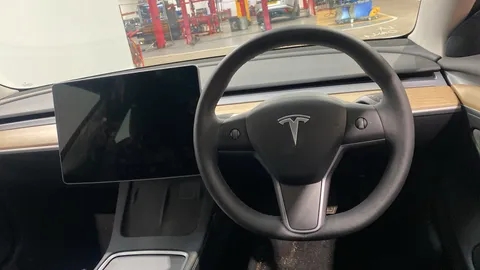 TESLA MODEL 3 Standard Plus Auto
