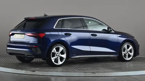 AUDI A3 35 TFSI S Line [Comfort+Sound]