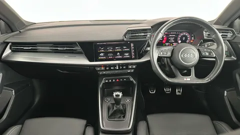 AUDI A3 35 TFSI S Line [Comfort+Sound]