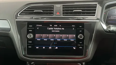 VOLKSWAGEN TIGUAN 2.0 TDi 150 R-Line Tech